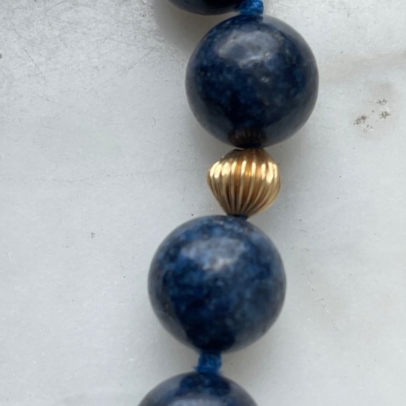 14k Fluted Yellow Gold & Large (15mm) Blue Lapis Bead Vintage Estate Necklace - Picture 5 of 13